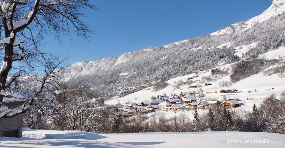 Photo Les Villards sur Thônes en hiver village savoyard de Haute Savoie proche de Annecy et de Genève photo arvimedia