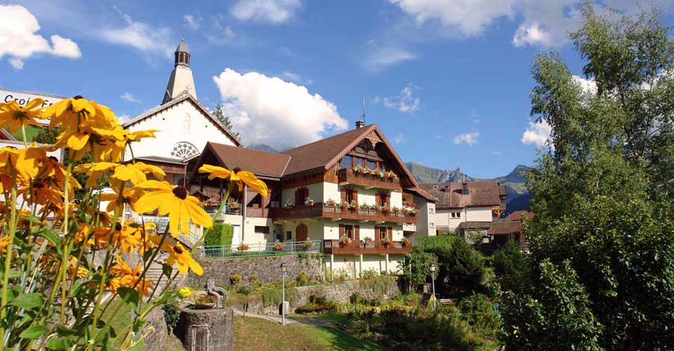 Manigod village touristique de haute savoie photo arvimedia