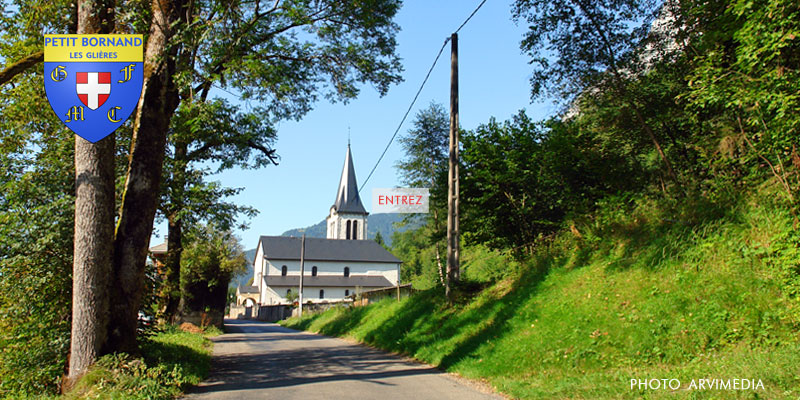 C'est une très vaste commune agricole et forestière. Un vrai village station familiale haut savoyard avec ses jolis chalets et ses fermes