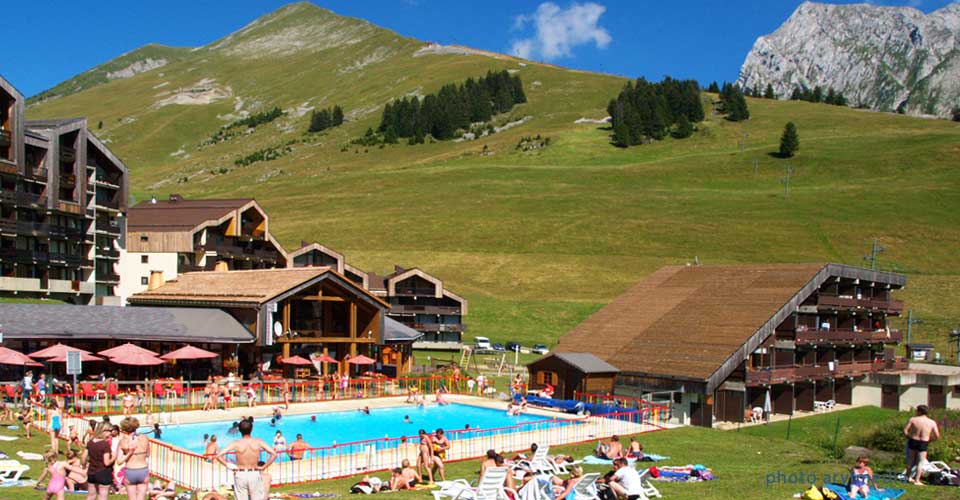 Merdassier domaine skiable de Manigod village touristique de haute savoie photo arvimedia